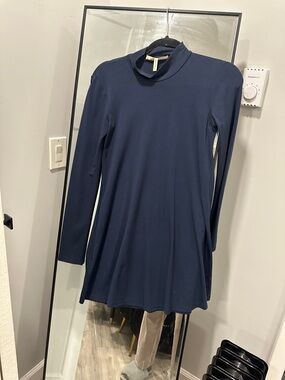 BCBGeneration Navy Mock Neck Long Sleeve Tunic